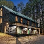 Beautiful chalet on 5 acres - 2 min to Village! Hot-Tub Sauna Fire Pit! Ellicottville New York