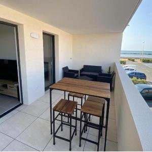 Superbe T2 avec grande terrasse et parking proche mer - FR-1-701-73
