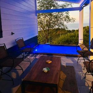 Villa élégante avec vue sur mer et montagne au Carbet