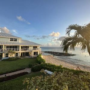 Grape Tree #10 - Luxe 2BR Ocean View Condo on Seven Mile Beach