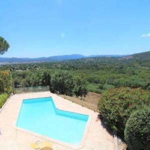 GRICARD Villa T5 avec piscine vue panoramique sur les collines de Grimaud et aperçu mer