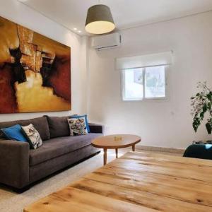 Railway House 1BR Apt w front yard
