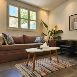 Railway House 2BR Apt w front yard