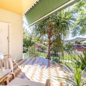 Evoke - Shoal Bay 2 Leonard Ave  Stylish holiday house with air con Wi-Fi & boat parking