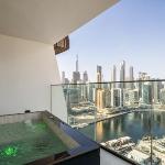 ALH Vacay - Canal View 2 Bedrooms with Private Jacuzzi Dubai 