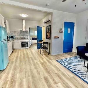 Luxury 1 BR Montrose - Cagliari at The Italian Plaza