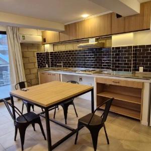 Vivisierras Piso 3 frente al lago centro Villa Carlos Paz 2 dormitorios 2 baños minipileta climatizada