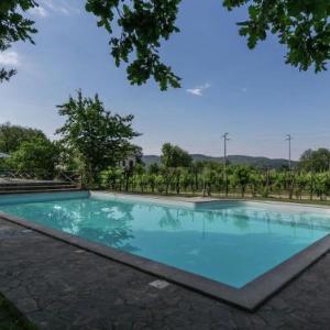 Vintage Holiday Home with Swimming Pool near Lake in Bucine