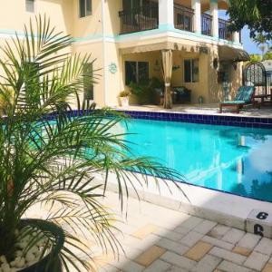 Beach Aqualina Apartments