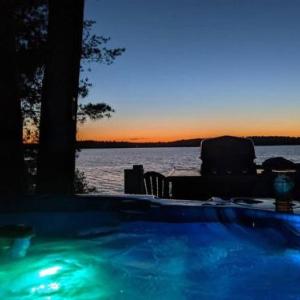 Cozy Home Hot Tub Dock Kayaks Swimming & More!