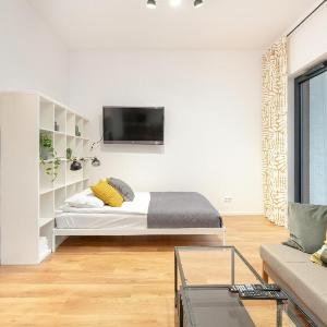 Cozy Studio with Balcony and FREE GARAGE by Noclegi Renters