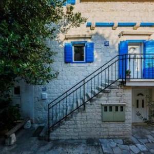 Apartments by the sea Kastel Novi Kastela - 22051