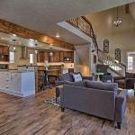 Luxury Great Falls Retreat | Hot Tub | W & R