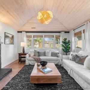 Upscale Uptown retreat home with HotTub and Views