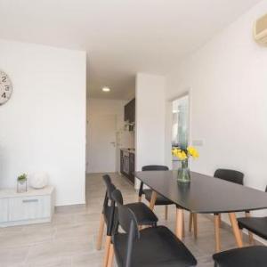 Balen 1. modern ap.close to the beach &city center