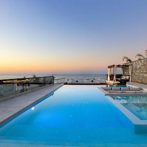 Zillion Villa - Sapphire Shores Beachfront Retreat by etouri