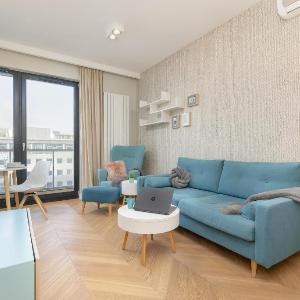 Bright Blue Apartment with Balcony Parking and Air Conditioning in Warsaw by Noclegi Renters
