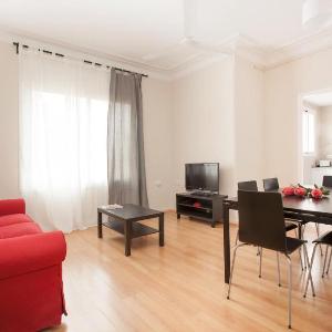 Elegance and Comfort in Barcelona 4Bedroom Apartment in the Most Exclusive Area