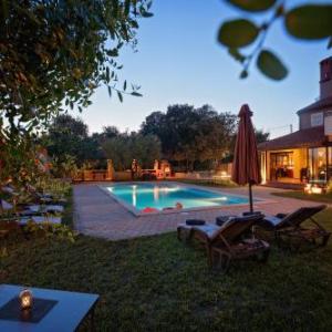 Guesthouse ''Barboska'' - big outdoor swimming pool & private tennis court
