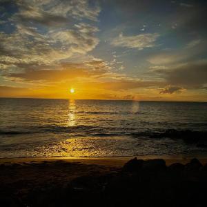 1 Corcega Beachfront Suites