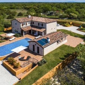 Villa Lux. Ema