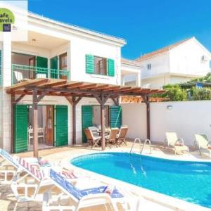 Beautiful villa with spacious terrace and private swimming pool on the Croatian island of Hvar