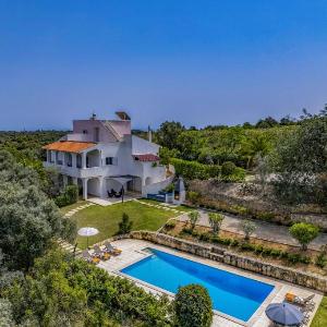 Villa Alfarrobeira by Villa Plus
