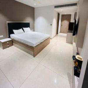 Luxury Studios Key 6