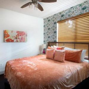 Duval Street Suite w parking and heated pool
