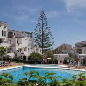 2 bedroom apartment with pool and barbecue