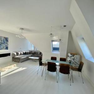 Penthouse 2 Bedroom Designer Apartment