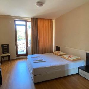 Two bedroom apartment 3 minutes from the beach.