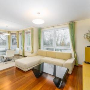 Seaside Apartment with Parking & AC - 150 m to the Beach by Noclegi Renters