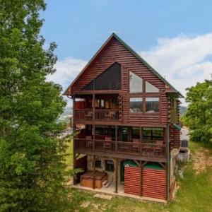 Beauty and the Bear Cabin with Private Hot Tub