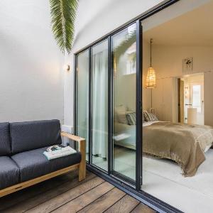 aÏA KEYWEEK Quiet town house