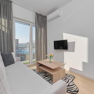 Tasteful Apartment with FREE GARAGE and Balcony by Noclegi Renters