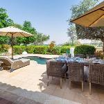 Charming 3BR Villa w/ Maid's Room & Private Pool! Dubai 