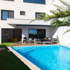 Villa Nina-3 bedroom villa with a pool and hot tub