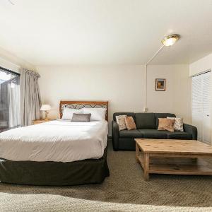 Cozy Studio #226 at Donner Lake Village