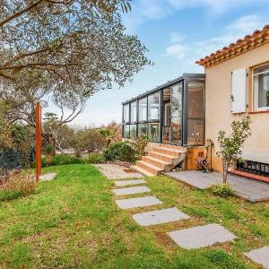 Cozy Home In Six-Fours-Les-Plages