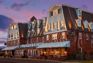 Newport Beach Hotel & Suites, Newport