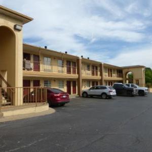 Red Roof Inn - Columbia TN