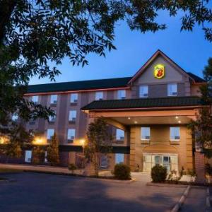 Spruce Meadows Hotels - Super 8 by Wyndham Calgary Shawnessy Area