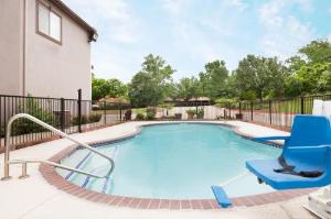 Super 8 by Wyndham Huntsville, Huntsville