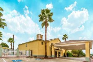 Super 8 by Wyndham Lake Charles/Sulphur, Lake Charles