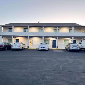 Hotels near New Jersey Motorsports Park - Motel 6 Williamstown NJ Black Horse Pike