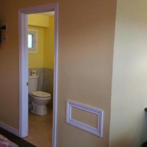 Hotels near Chatham Capitol Theatre - Rymal's Motel