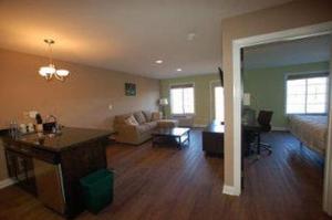 The Hotel Sync, Bowling Green