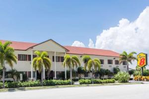 Super 8 by Wyndham Pompano Beach, Pompano Beach
