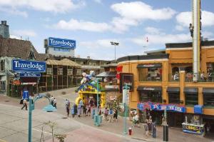 Travelodge by Wyndham Niagara Falls At the Falls, Niagara Falls